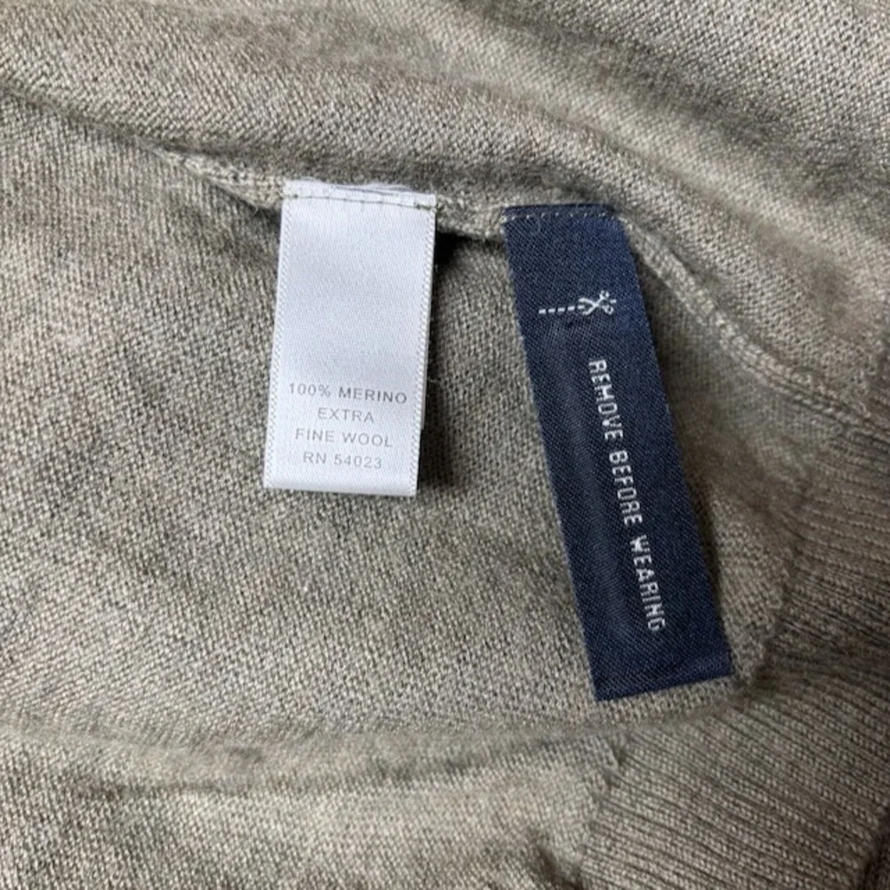 Banana Republic Mens Extra Fine Italian Merino Wool V Neck Sweater Size M Preppy